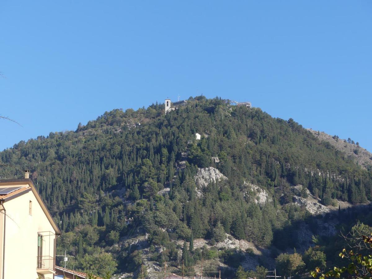 Amadeus Pinolo Apartment Gubbio Exterior foto